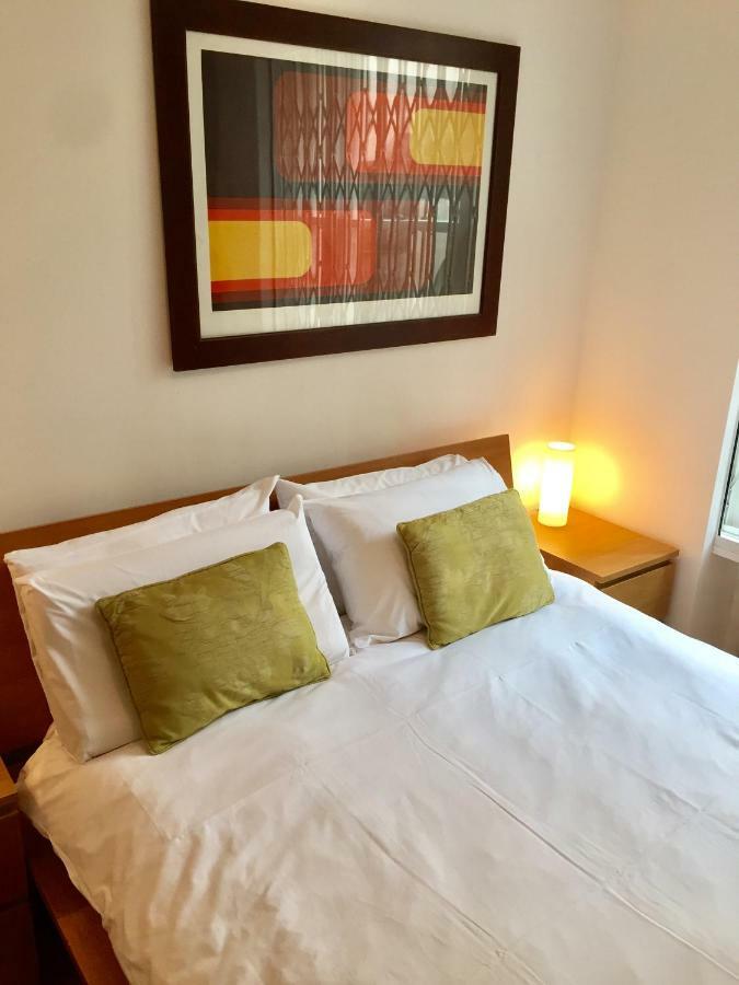 לונדון Stylish Apartment In Victoria מראה חיצוני תמונה
