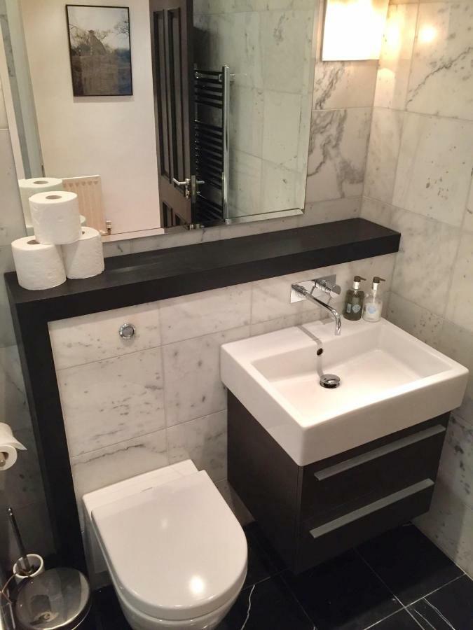 לונדון Stylish Apartment In Victoria מראה חיצוני תמונה