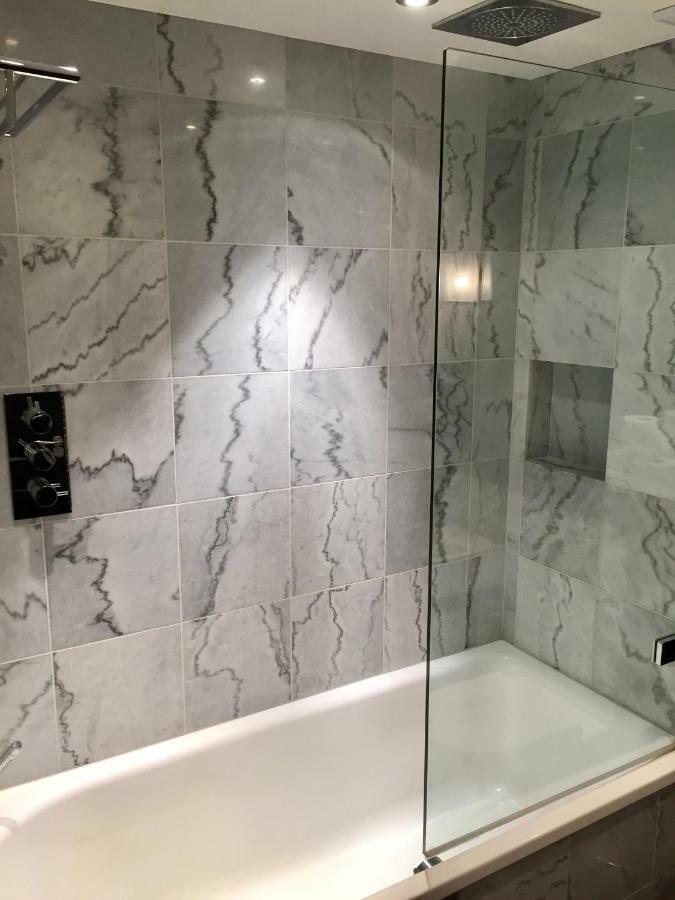 לונדון Stylish Apartment In Victoria מראה חיצוני תמונה