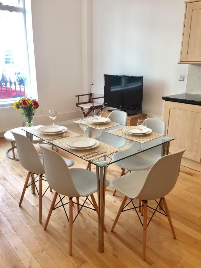לונדון Stylish Apartment In Victoria מראה חיצוני תמונה