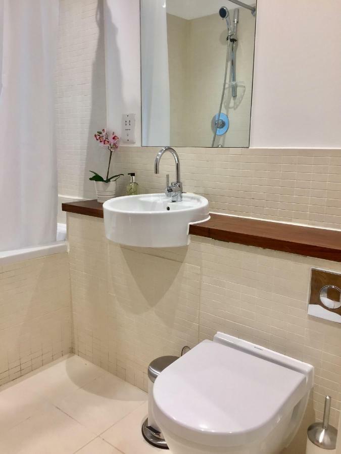 לונדון Stylish Apartment In Victoria מראה חיצוני תמונה