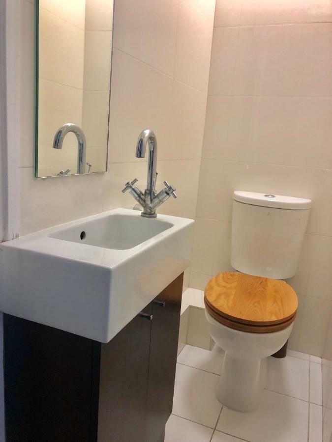 לונדון Stylish Apartment In Victoria מראה חיצוני תמונה